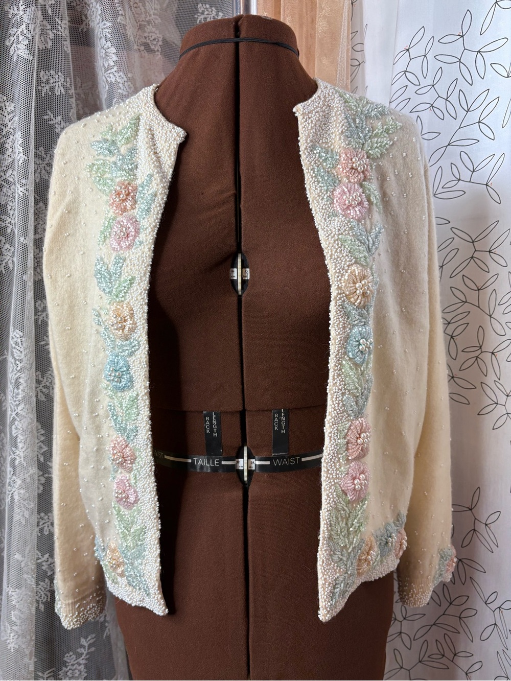 Vintage 50s Saks Fifth Avenue Cream Lined Cardigan beaded angora/wool - Picture 4 of 12